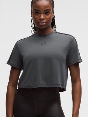 Lululemon Training Cropped Short Sleeve Shirt Flocked Size 0 sold out